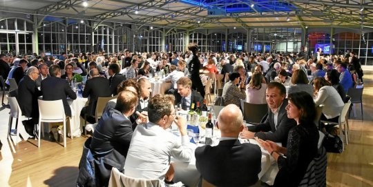 divers_400_personnes_se_sont_retrouvees_au_diner-conference